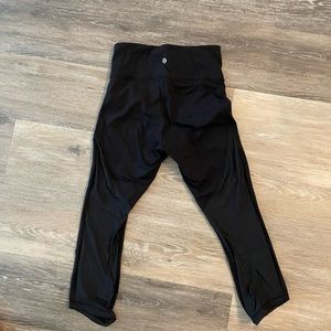 LIKE NEW Lululemon Mesh Crop Leggings, Black  Size 4